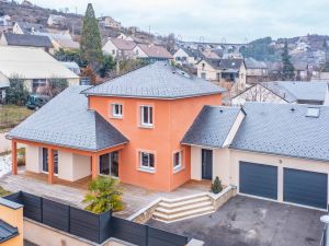 Maison contemporaine à étage, à Marvejols (48)